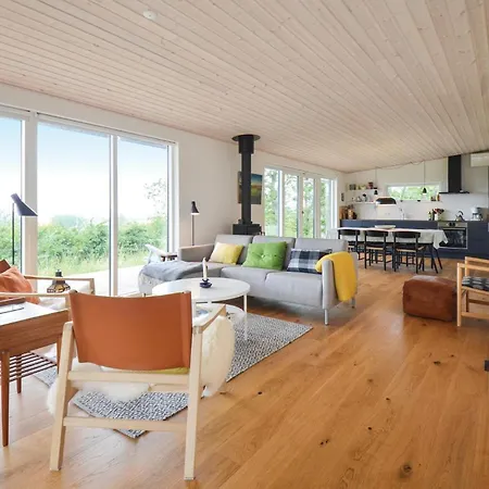 In With House Sea View Дом отдыха *